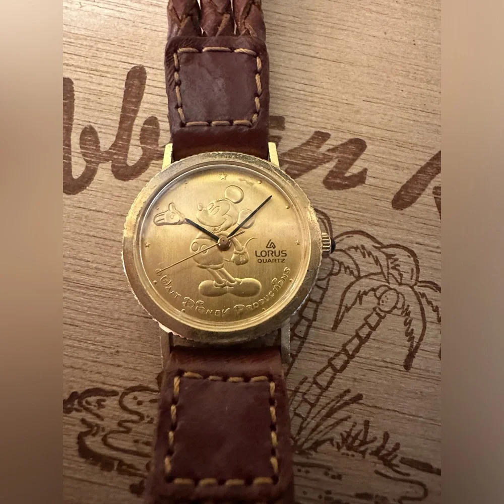 Lorus Walt Disney World Mickey Mouse Watch Gold Tone Needs Battery